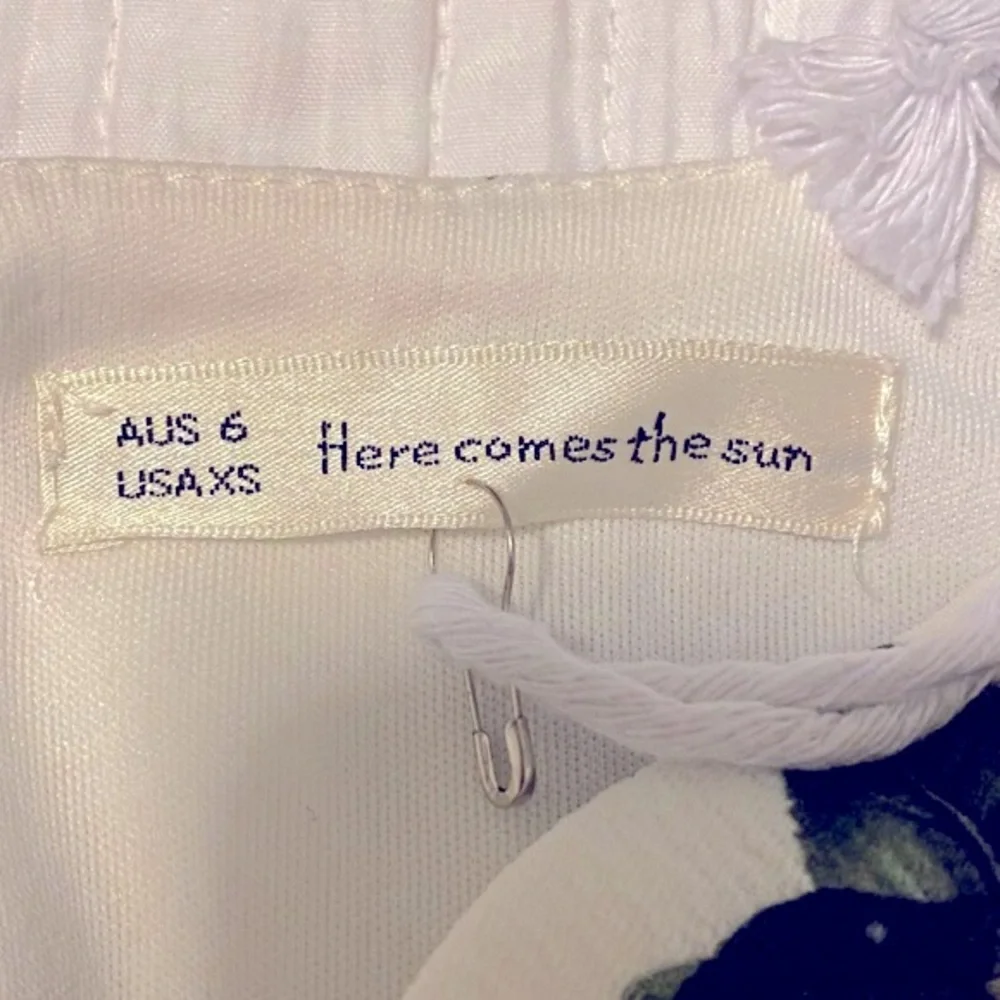 Size 6 NWT WIDE STRAP FLOUNCE FLORAL WHITE DRESS - Picture 11 of 11